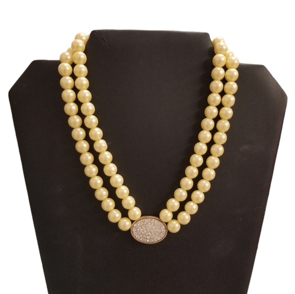 AVON VINTAGE "HONORS SOCIETY" DOUBLE STRAND FAUX PEARL & RHINESTONE NECKLACE - Picture 1 of 7